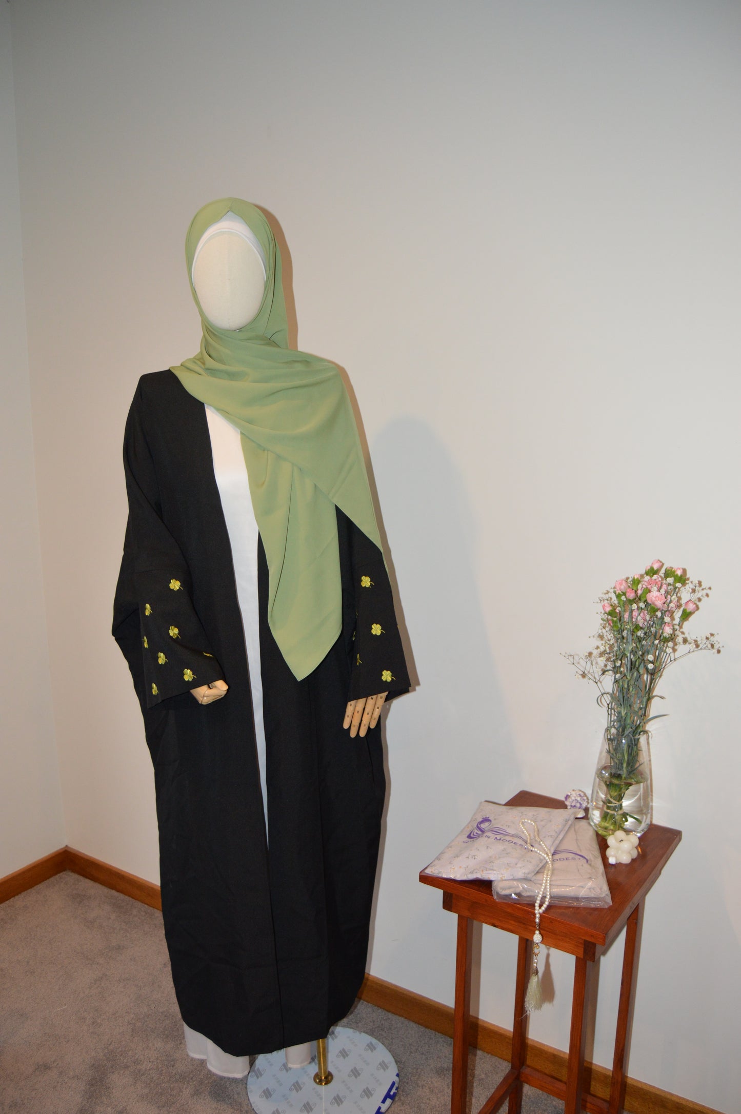 Clovers Abaya