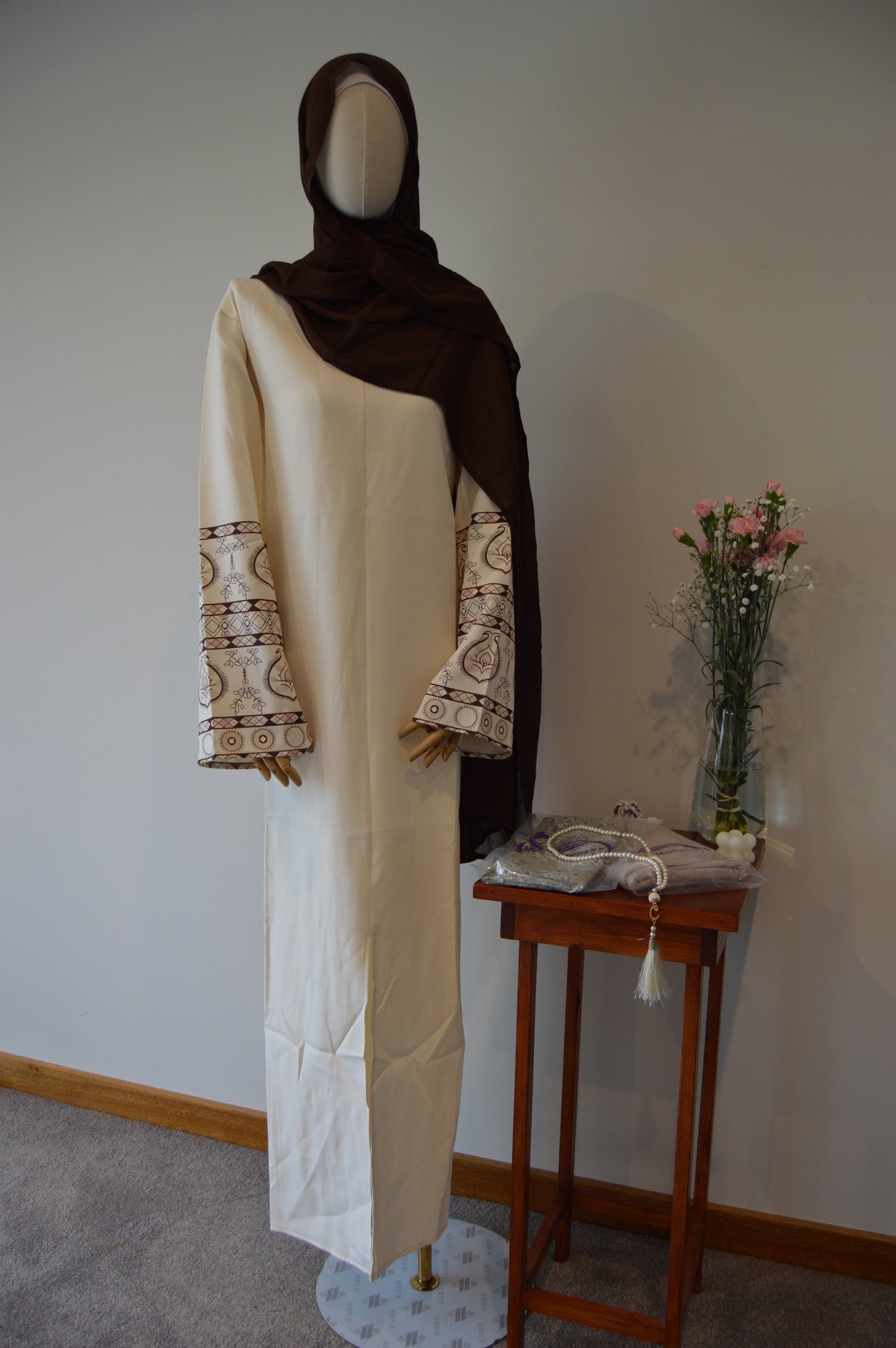 Delicate Abaya