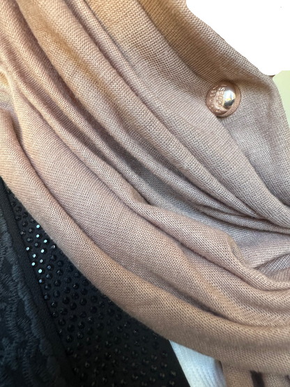 Glossy Rose Gold & Gun Black Hijab MagnetGlossy Rose Gold & Gun Black Hijab MagnetQween Modest